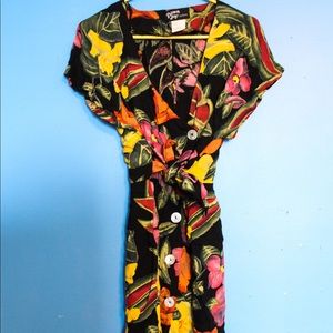 floral 60’s style sundress 💫